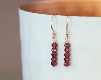 Small garnet earrings in gold, hanging earrings with garnet in burgundy red, red earrings, dainty earrings, gift for mom