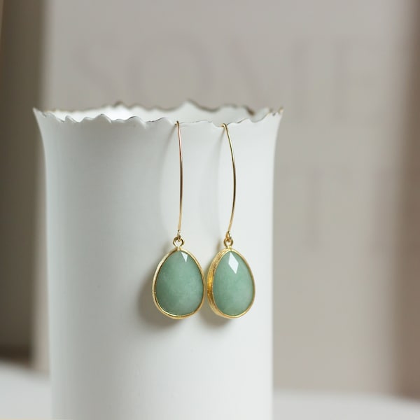 Lange Ohrringe mit grüner Jade, hängende Ohrringe Boho, minimalistische Ohrringe in Mintgrün, Ohrringe mit grünem Stein, Geschenk Freundin