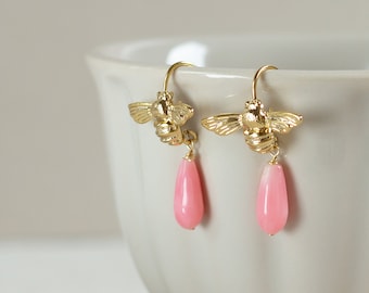 Bee earrings in gold with coral, filigree earrings with bees in gold, pink coral earrings, hanging gold earrings with drops