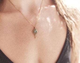 Tiny Stone Necklace , Small Boho Necklace for bridesmaid , Minimal Necklace Gold Labradorite Macrame