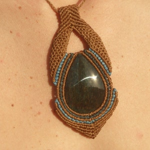 Brown macrame pendant with manto huichol obsidian image 2