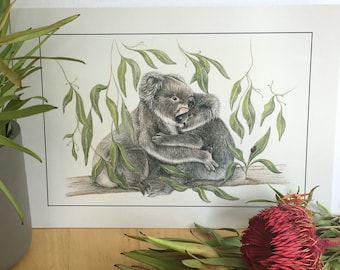 Lámina artística "Abrazo de koala": Retrato de fauna australiana para marco A4.