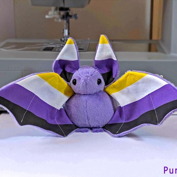 Muñeco de murciélago del orgullo no binario hecho a mano - Múltiples opciones de color - Regalo LGBTQIA hecho a pedido