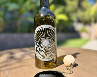 Campanilla de viento de cristal de bicicleta de montaña hecha con botellas de vino recicladas