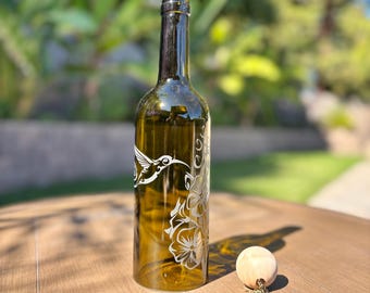 Carillón de viento de malvarrosa y colibrí - Botella de vino reciclada