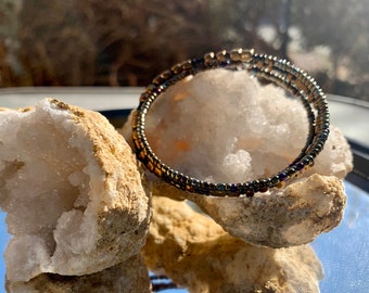 Gold Oil Slick Seed Bead Memory Bracelet