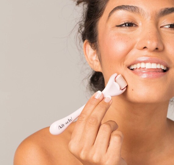 Micro Derma Facial Roller - Blush