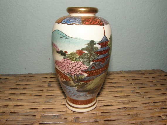Japanese Hand Painted Satsuma Vase 1968 With Gold Paint Etsy