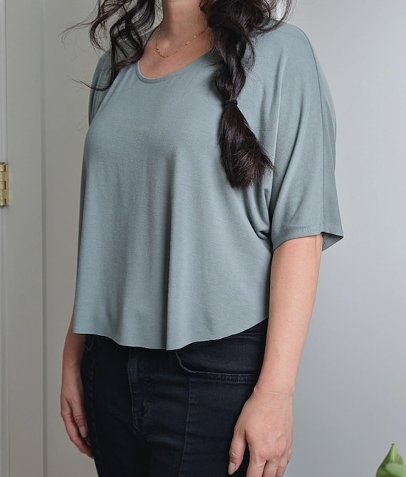 Half Sleeve Cropped Tee /  One Size / One Size Plus / More Colors!