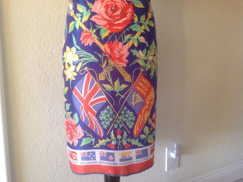 Royal Crown colorful apron Vintage souvenir apron full floral apron Canada New Zealand Australia flags India roses medallions