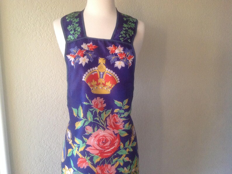 Royal Crown colorful apron Vintage souvenir apron full floral apron Canada New Zealand Australia flags India roses medallions