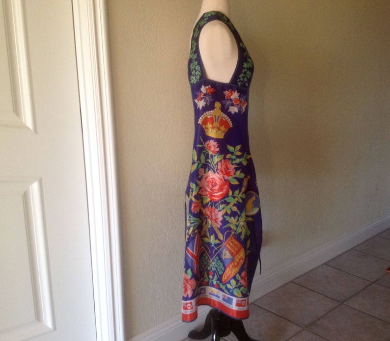 Royal Crown colorful apron Vintage souvenir apron full floral apron Canada New Zealand Australia flags India roses medallions
