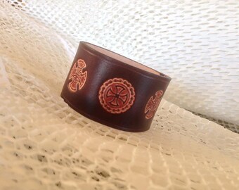 Brown Cross and Chain Design Leather Cuff