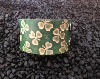 Shamrock Bred Vintage Design Grön Lädermanschett