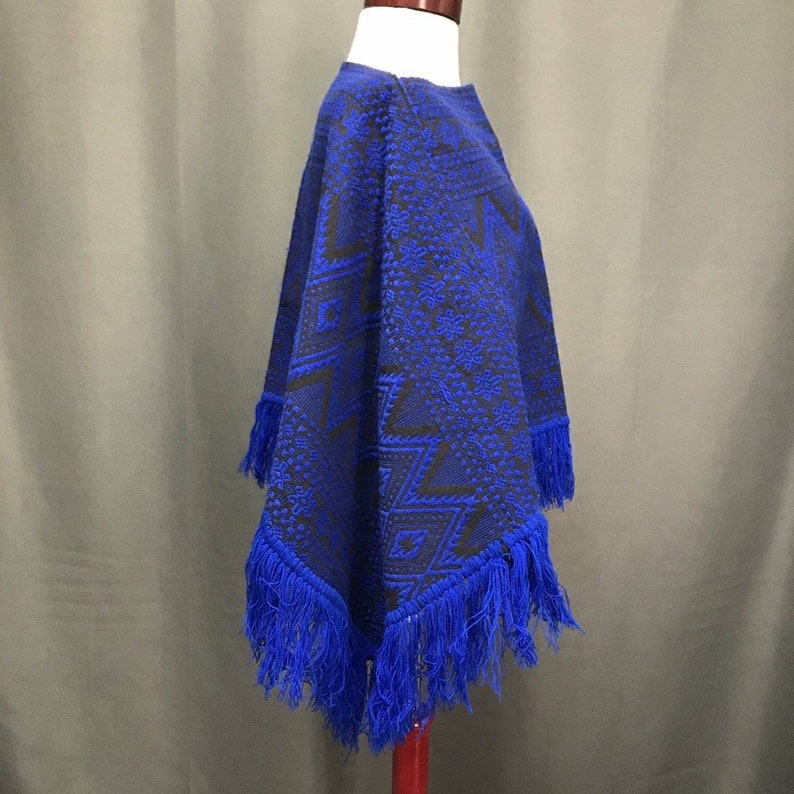 Vintage fringe Aztec print sweater poncho 70s bohemian style southwest western blanket cape