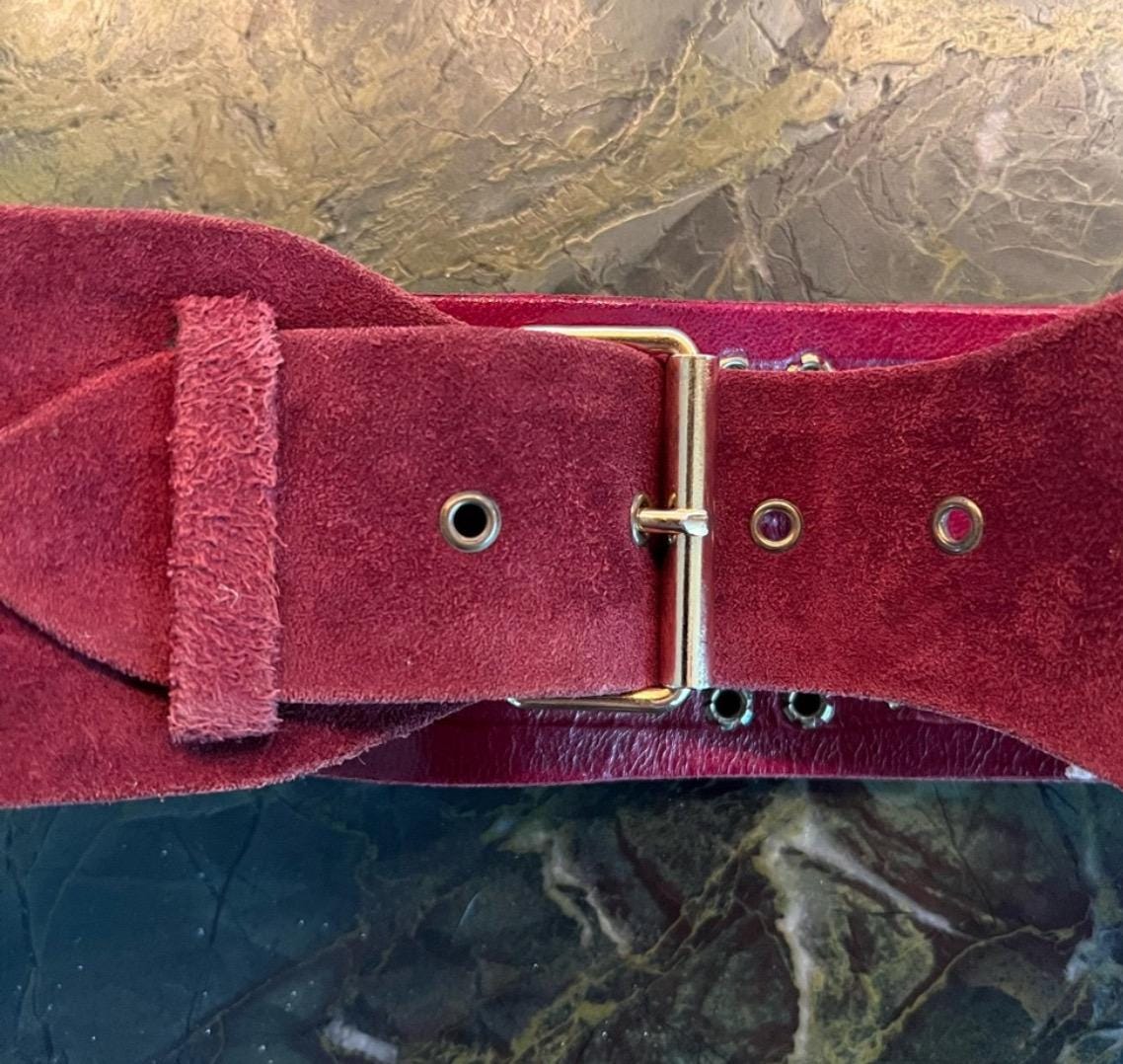 Vintage Givenchy Suede Burgundy and White Leather Piped Belt display picture 3