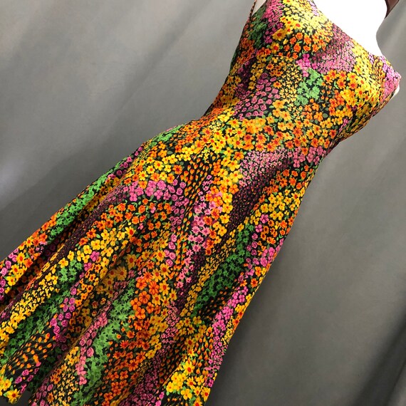 Vintage 60s mod 70s floral print daisy dress