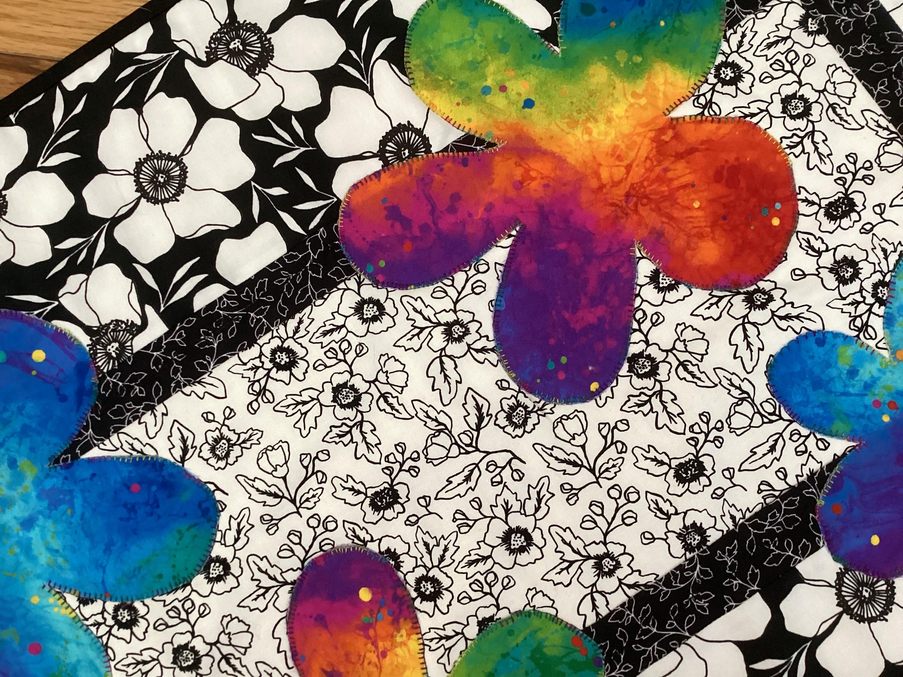 Big Flowers With a Big Splash Table Runner - Etsy