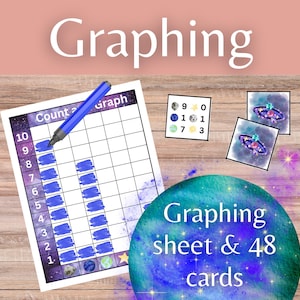 Op de afbeelding: Een grafiekwerkblad met een blauwe pen, een raster en blauwe balken. De afbeelding bevat kleine kaarten met nummers en illustraties, en een afbeelding met de tekst "Graphing sheet & 48 cards". Het woord "Graphing" staat bovenaan.