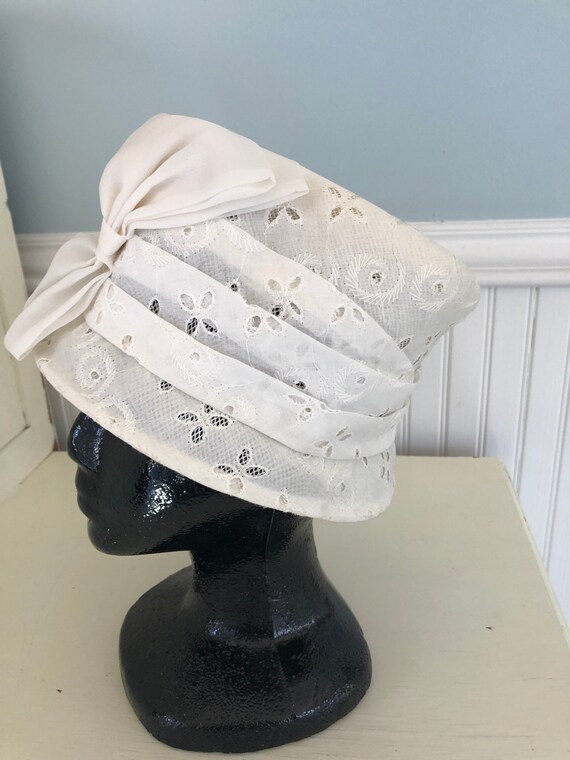 1940s 40s  white eyelet cloche bucket flapper hat - image 2