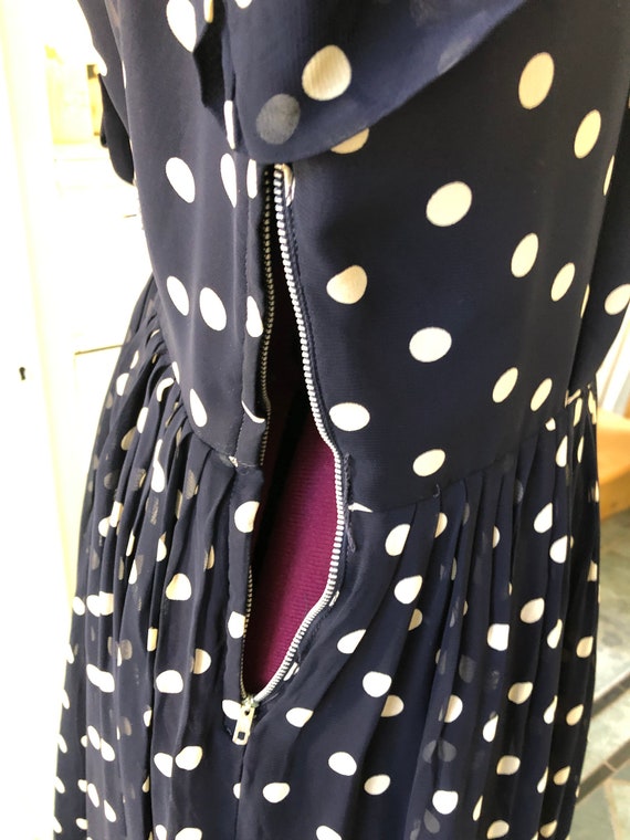 1950s 50s Rockabilly Rayon Crepe Navy Polka Dot D… - image 10