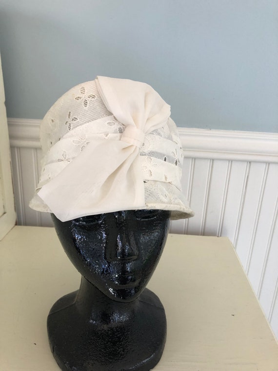 1940s 40s  white eyelet cloche bucket flapper hat - image 1