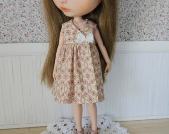 Blythe Doll Cross Over Dress--light yellow background