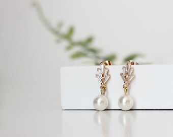 Minimalist wedding pearl earrings