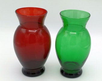 ギリシャ風の壷型陶器製花瓶 - 天使と花が手描きされた