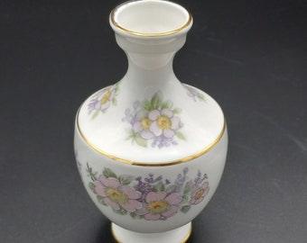 Royal Tara, Fine Bone China Vase, White Porcelain Vase, Vintage China 5" Bud Vase, Made in Ireland, Mother's Day Gift - Hand Made in Galway