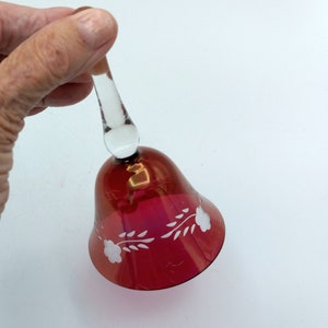 Campana de vidrieras de rubí con tallo transparente, rojo arándano y campana de mesa transparente, campana de cena coleccionable vintage