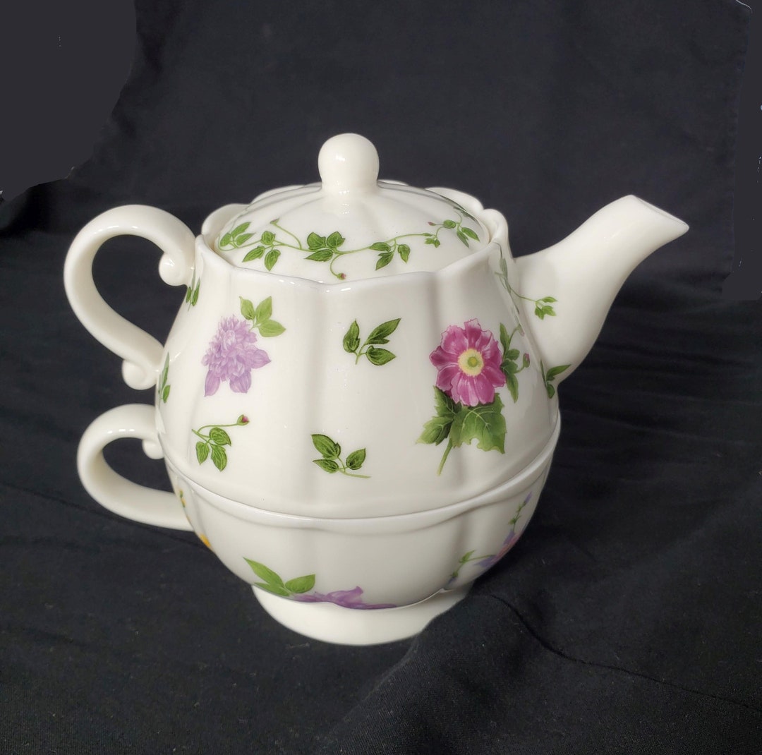 William Sonoma Teapot and Cup Set China Teapot for One With Stacking