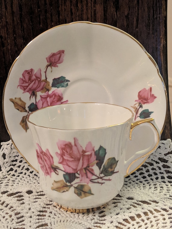 Rose Garden FINE BONE CHINA クッキー菓子皿　最終値段 Vintage Regency Teacup & Saucer Set Petite Pink Roses Bone China