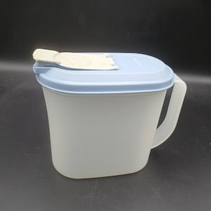 Vintage Tupperware Slimline Pitcher, White 1 Quart Pitcher With Blue Seal and White Cap, Juice Water Beverage Pitcher, Retro Kitchen Décor