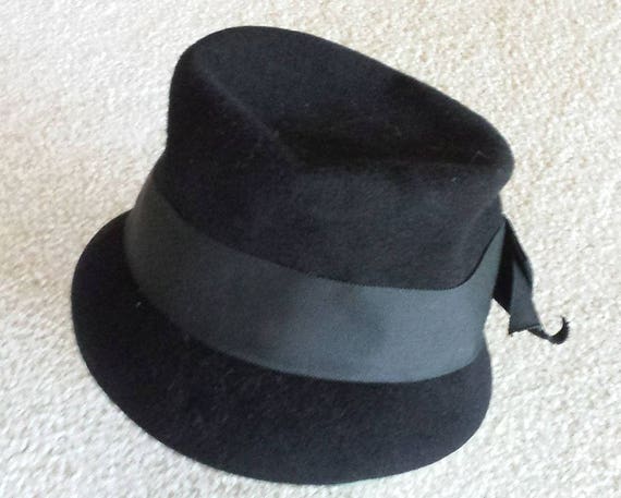 Vintage Henry Pollak of New York Black Wool Felt Ritz Hat  display picture 1