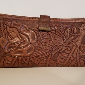 Vintage Hand punzierte Leder Geldbörse - Braune Leder Geldbörse aus mexikanischem punziertem Leder im tropischen Wald Muster