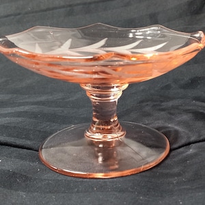 Blush Pink Depression Glass Pedestal Bowl - Vintage Octagon Art Deco Dish - Candy Trinket Dish - Etched Leaves Circle Small Pink Compote