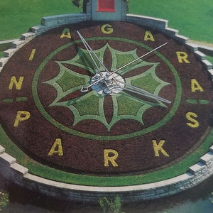 Niagara Parks Flower Clock. Unused Vintage Postcard Niagara Falls Memorabilia image 1