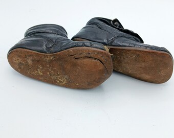 Paire De Chaussures Anciennes Vintage Victoriennes Pour Bébé, En Cuir, Années 1890