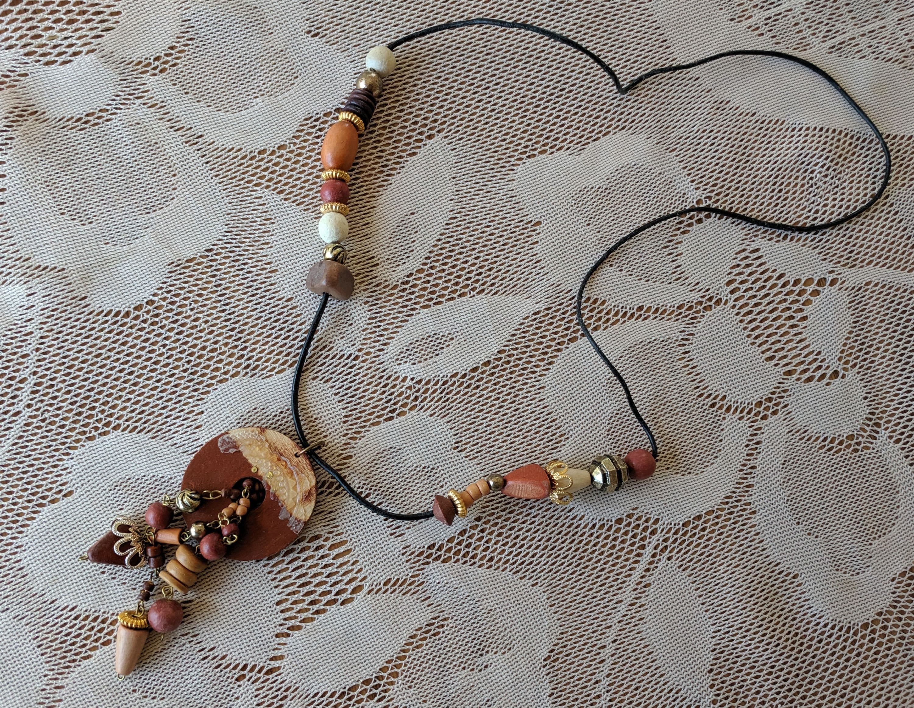 ヴィンテージのジャマイカ製ネックレスと木製ペンダント、手作り