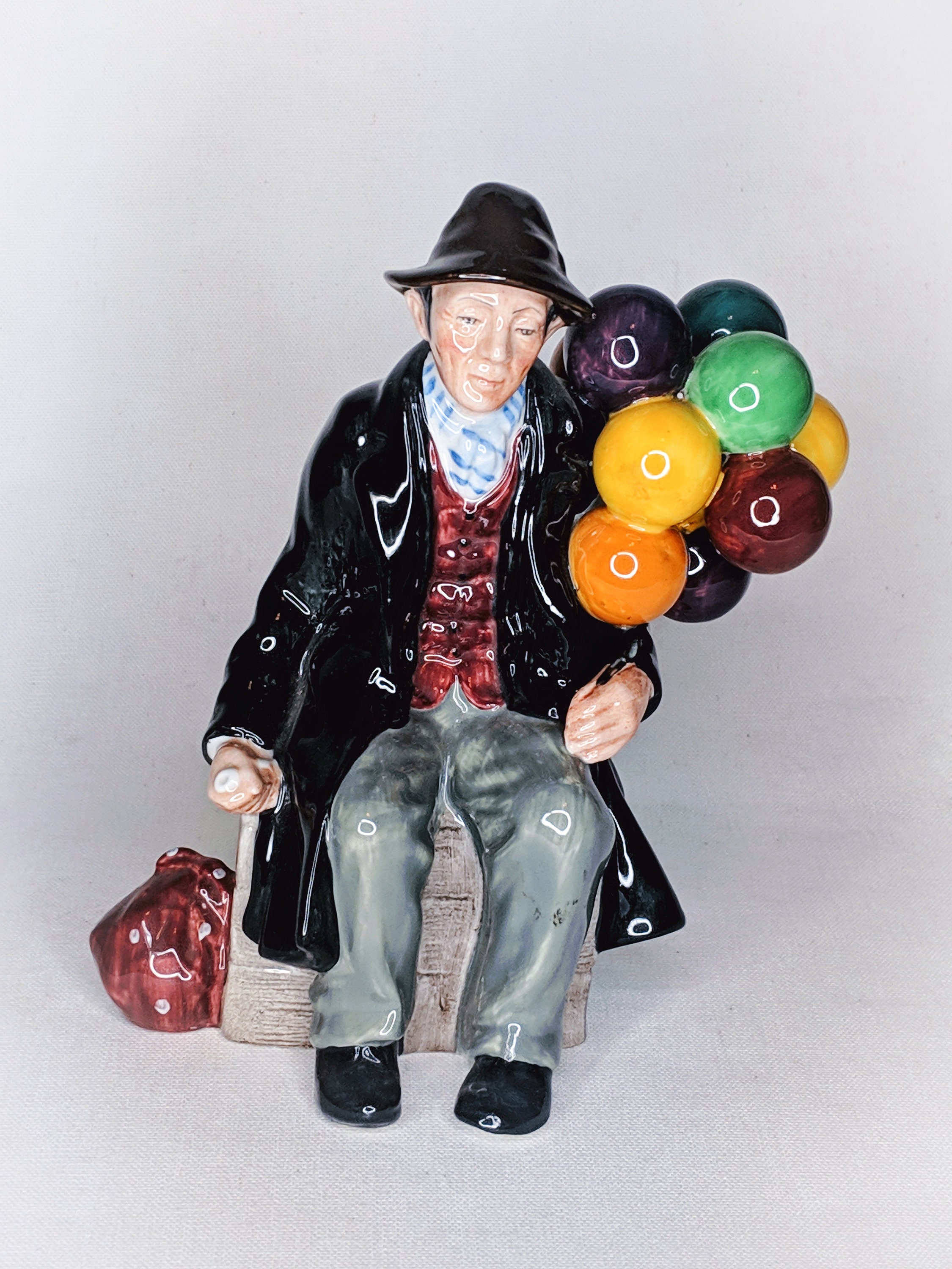 Figures RARE PALE BLUE BALLOON HN1954 ' BALLOON MAN ' ROYAL DOULTON