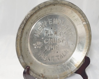 Vintage New England Table Talk Pie Pan - 1940er Jahre Küchenutensil - Pie Tin Bauernhaus Dekor - Belüftete Pie Dose - 10 Cent Pfand