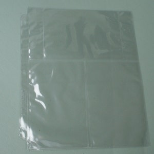 Puede incluir: Protectores de p&aacute;gina de pl&aacute;stico transparente con cuatro bolsillos individuales para guardar tarjetas u otros art&iacute;culos.
