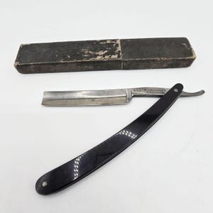 Vintage/Antique Straight Razor - Straight Razor in Display Box - P. LINDENHOFF Copenhagen - 1920s Steel Straight Razor - Men&#39;s Grooming