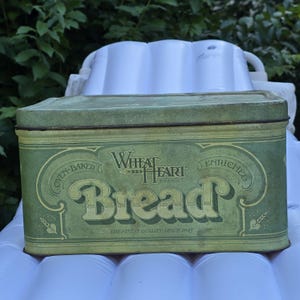 Vintage Wheat Heart Tin Bread Box - Green Metal Bread Box - Farmhouse Kitchen Décor - 1977 Bread Box by R&D Co. - Hinged Lid Bread Box