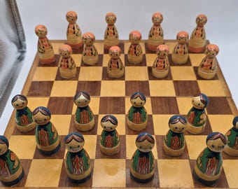 ロシアの入れ子人形（マトリョーシカ人形）をあしらった手作りの木製