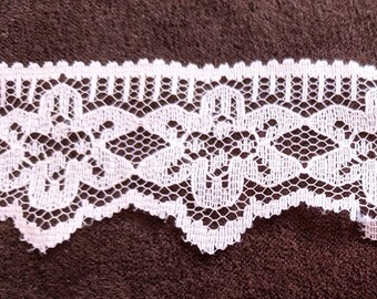 Edging Lace, 1 1/4" wide, Light Pink Flowers, with a difference.  Top edge with unique finish.   7 Yards - Vintage Lace Trim