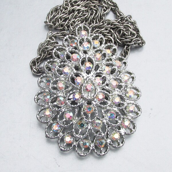 Grand collier pendentif en forme de plume de paon en forme de larme vintage des années 1960