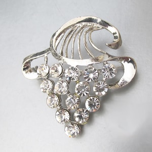 Vintage 1950s Mid-Century Silver Tone Grape Bunch Rhinestone Brooch Pin