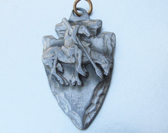 Pewter Necklace Pendant SISKIYOU Buckle Co ©1988 Western Arrowhead Warrior on Horse